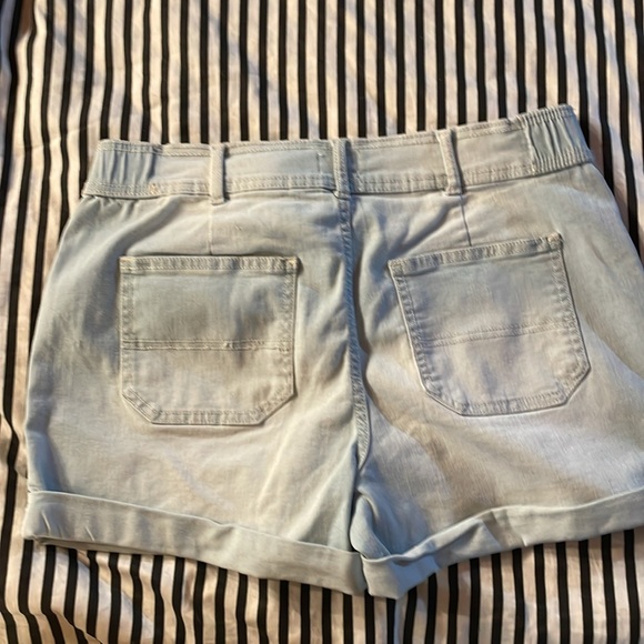 Faded jean shorts - Picture 2 of 6